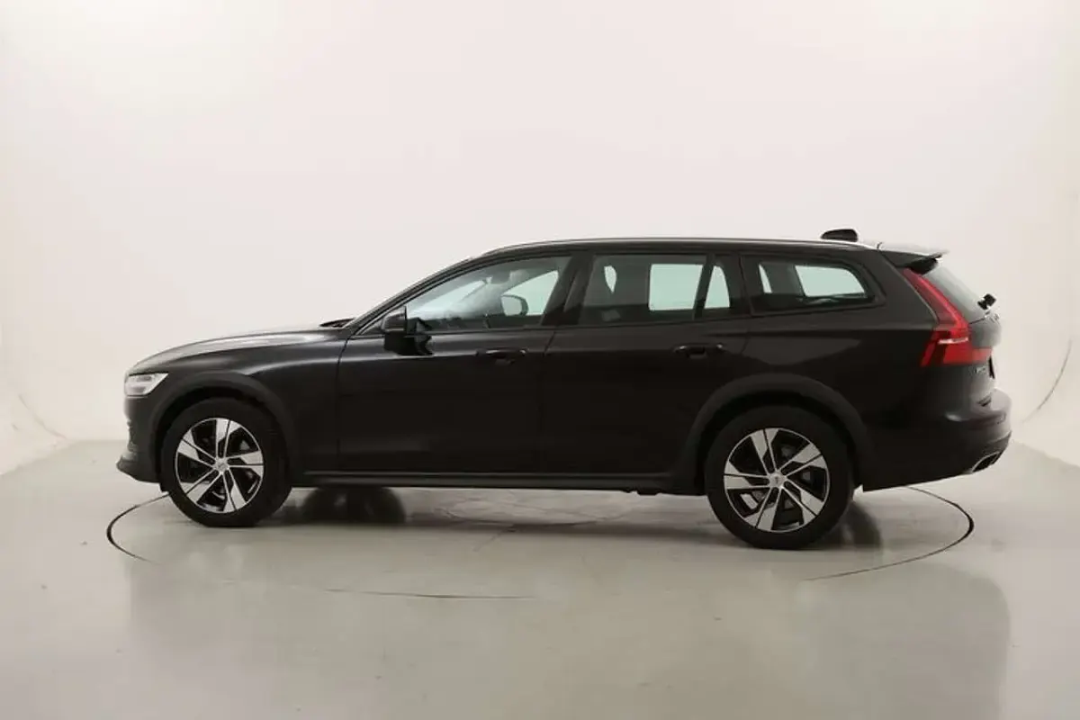 Usata Volvo V60 CC Business Edition 197 CV (144 kW) 2022 Nero Station wagon