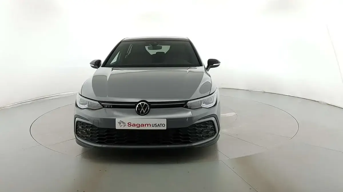 Usata VW Golf VIII GTI 245 CV (180 kW) 2024 Moonstone grey Berlina