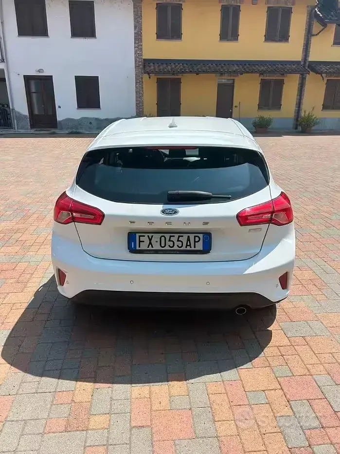 Usata Ford Focus 101 CV (74 kW) 2019 Bianco Berlina