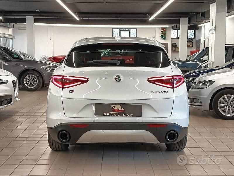 Usata Alfa Romeo Stelvio Business 190 CV (139 kW) 2022 Bianco SUV