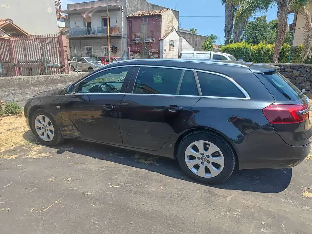 Usata Opel Insignia 140 CV (102 kW) 2014 Nero Station wagon