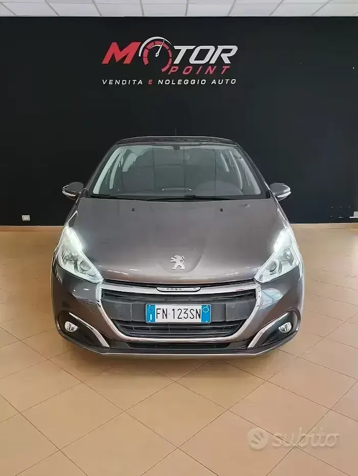 Usata Peugeot 208 Active 82 CV (60 kW) 2018 Marrone Utilitaria