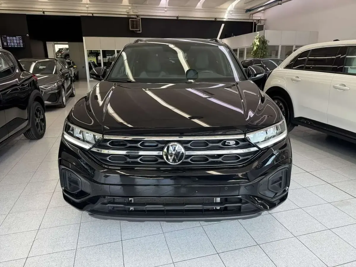 Usata VW T-Roc R-line 150 CV (110 kW) 2024 Nero SUV