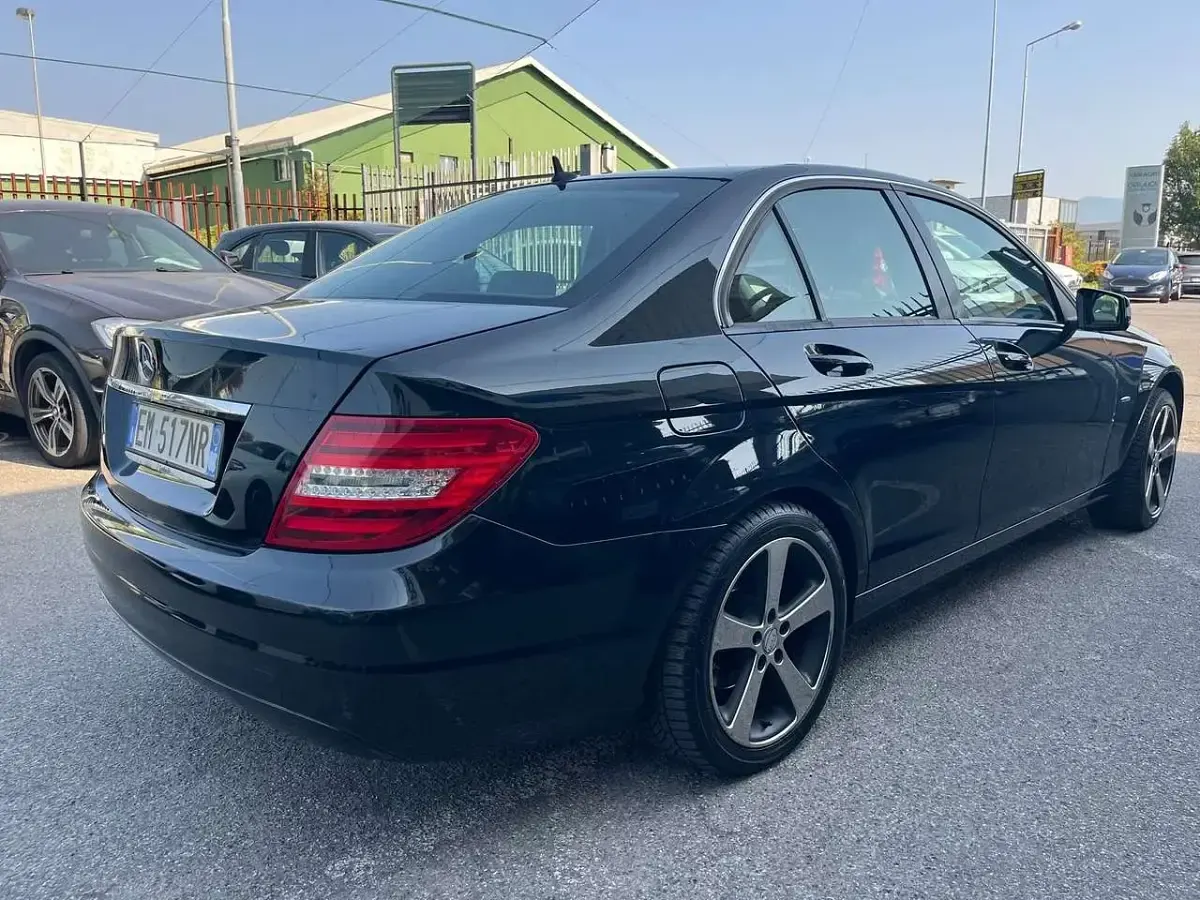 Usata Mercedes C200 Elegance 136 CV (100 kW) 2012 Nero Berlina