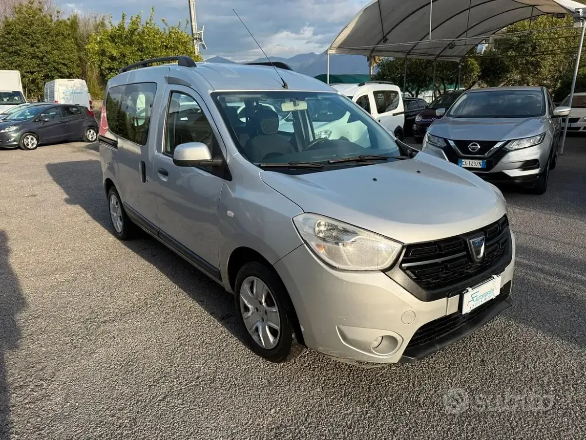 Usata Dacia Dokker Lauréate 75 CV (55 kW) 2018 Grigio Monovolume