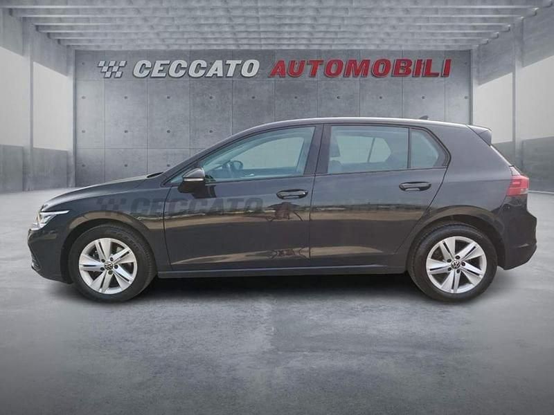 Usata VW Golf VIII Life 116 CV (85 kW) 2024 Grigio Berlina