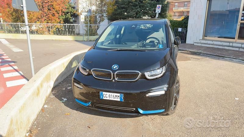Nero Usata 2021 BMW i3 Tre volumi | 19.800 € (Buon prezzo) - Immagine 1/4
