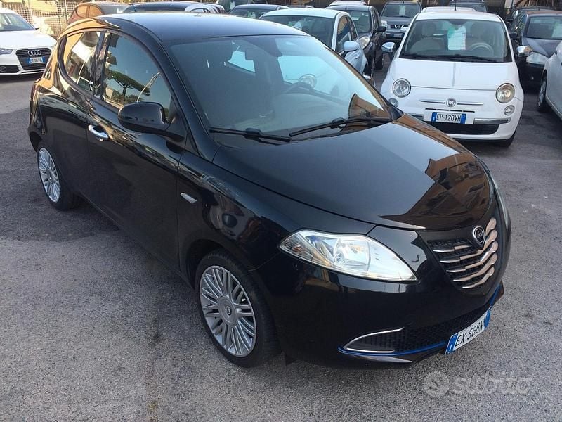 Usata Lancia Ypsilon 85 CV (62 kW) 2014 Nero Utilitaria