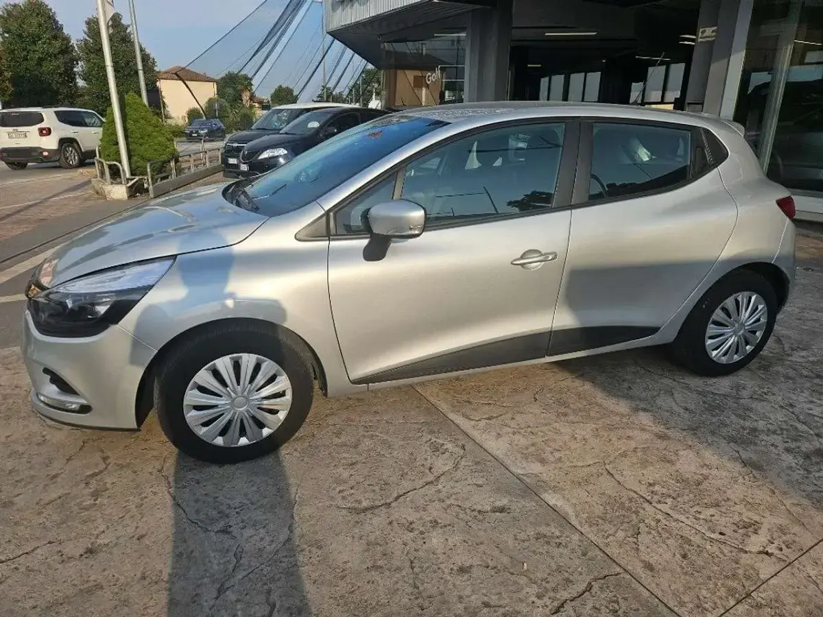 Usata Renault Clio IV Business 73 CV (53 kW) 2018 Grigio Berlina