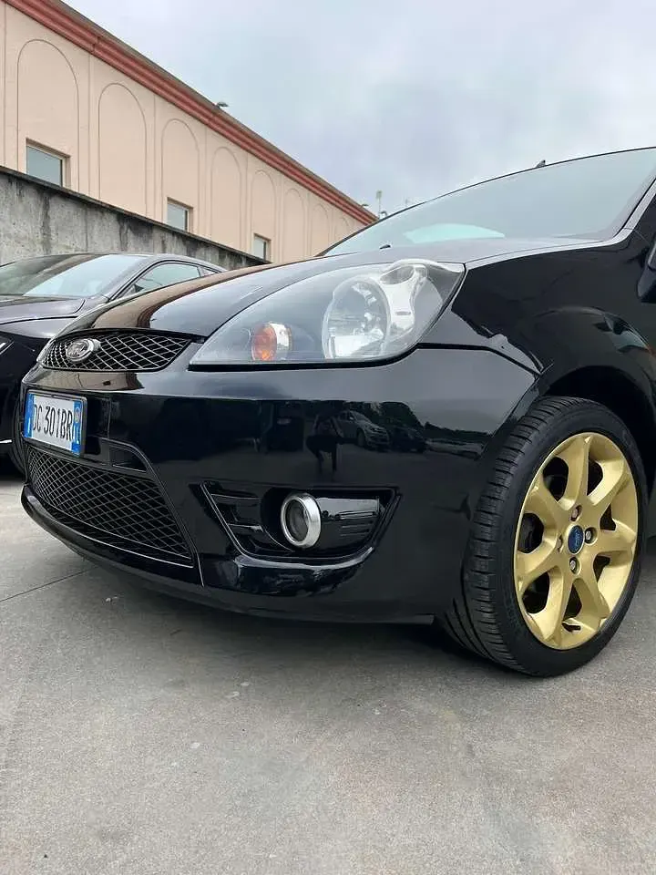Usata Ford Fiesta ST 101 CV (74 kW) 2006 Nero Utilitaria