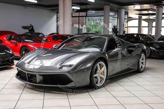 Usata Ferrari 488 670 CV (492 kW) 2016 Grigio silverstone Coupé