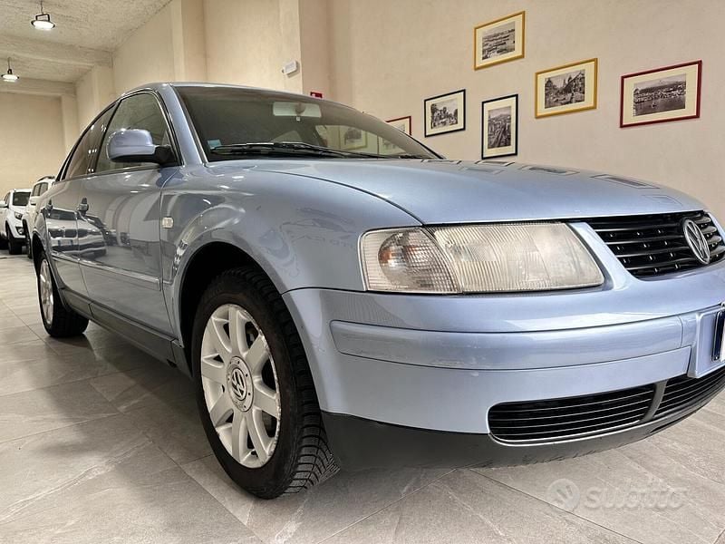 Usata VW Passat 115 CV (84 kW) 2000 Blu Berlina