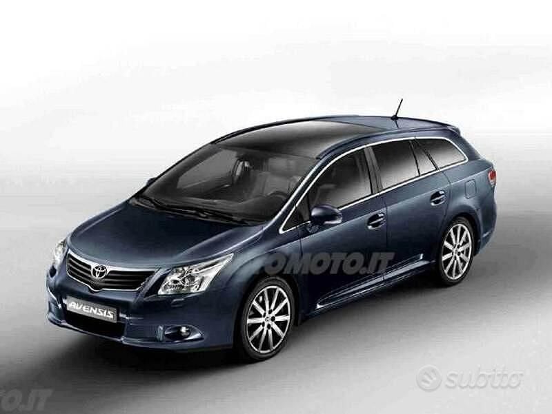 Usata Toyota Avensis Lounge 124 CV (91 kW) 2012 Blu Station wagon