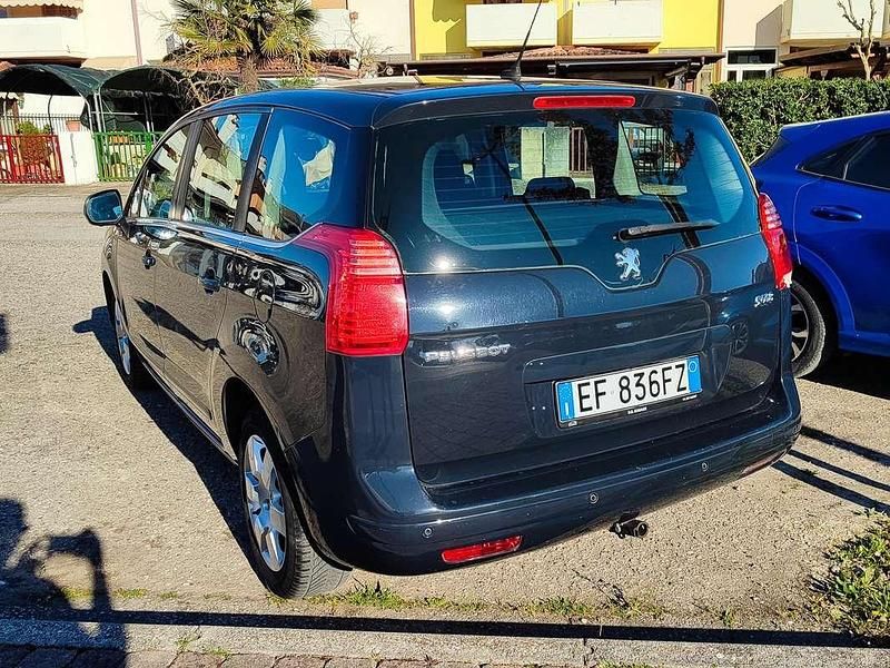 Usata Peugeot 5008 111 CV (81 kW) 2010 Blu/azzurro Monovolume