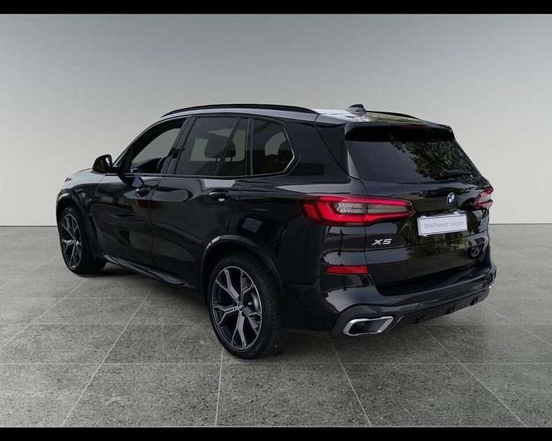 Usata BMW X5 M Sport 340 CV (250 kW) 2022 Black sapphire metallizzato SUV
