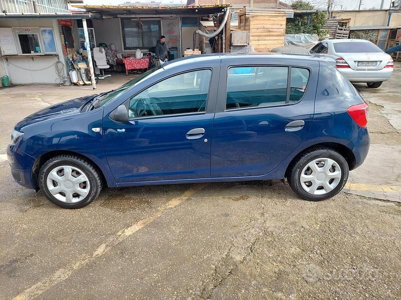 Usata Dacia Sandero 90 CV (66 kW) 2016 Blu Berlina