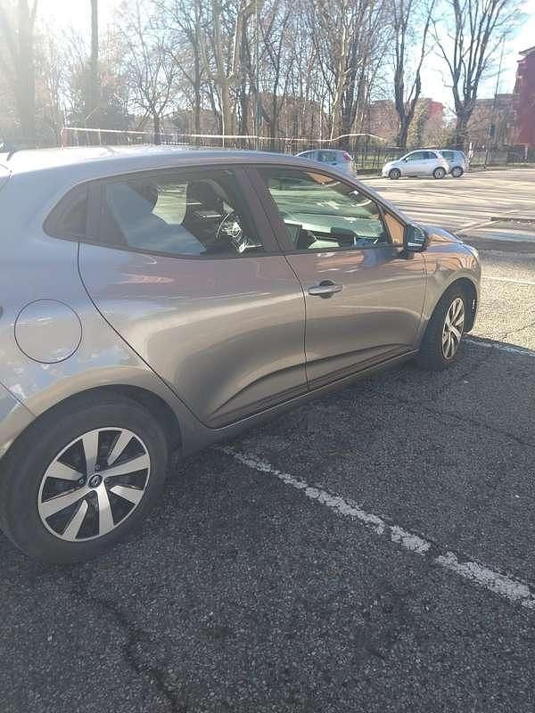 Usata Renault Clio V 67 CV (49 kW) 2023 Grigio Berlina