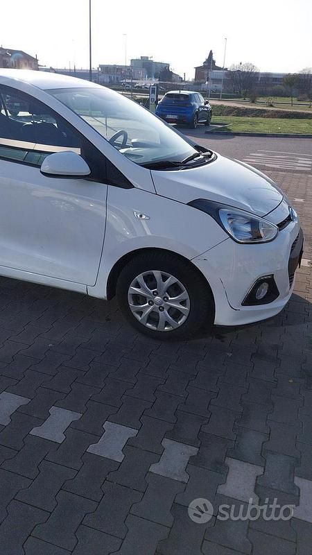 Usata Hyundai i10 69 CV (50 kW) 2016 Bianco Utilitaria