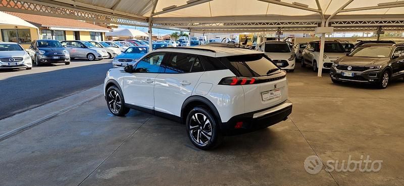 Usata Peugeot 2008 GT 131 CV (96 kW) 2022 Bianco SUV
