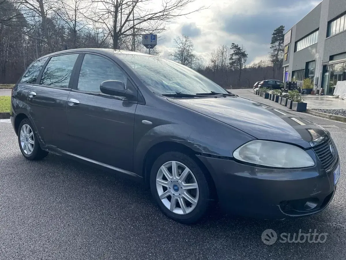 Usata Fiat Croma 150 CV (110 kW) 2006 Marrone Station wagon