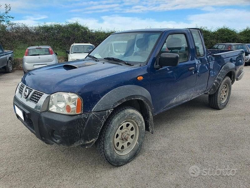 Usata Nissan Navara 133 CV (97 kW) 2003 Blu Pick-up