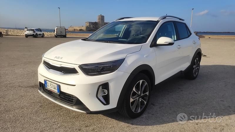 Bianco Usata 2023 Kia Stonic Style SUV | 15.990 € (Buon prezzo) - Immagine 1/4