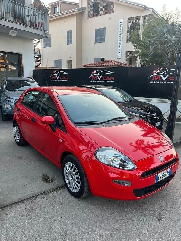 Usata Fiat Punto Street 75 CV (55 kW) 2014 Rosso Utilitaria