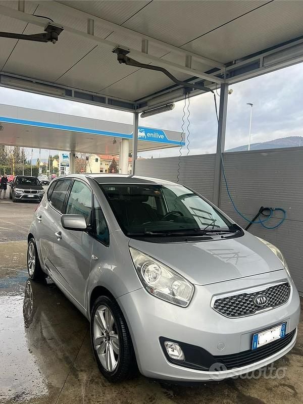 Usata Kia Venga 90 CV (66 kW) 2010 Grigio Utilitaria