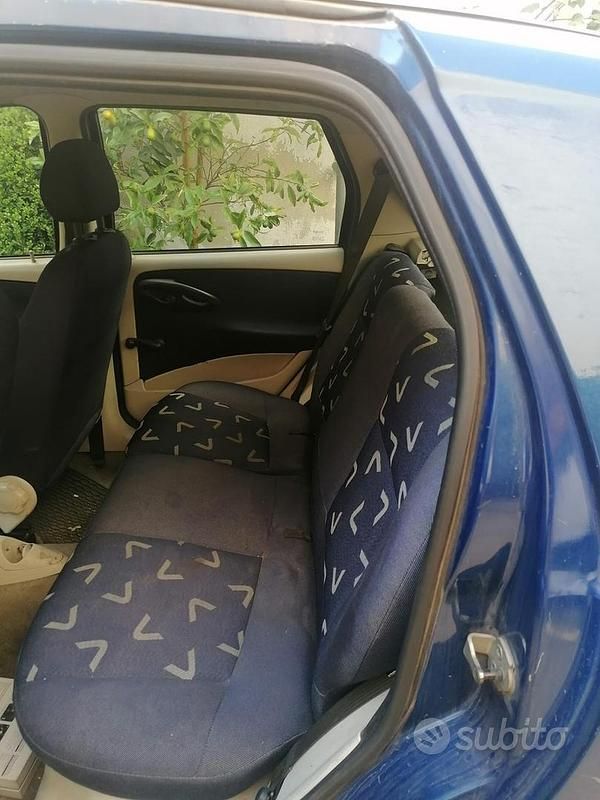 Usata Fiat Punto 69 CV (50 kW) 2003 Blu Berlina