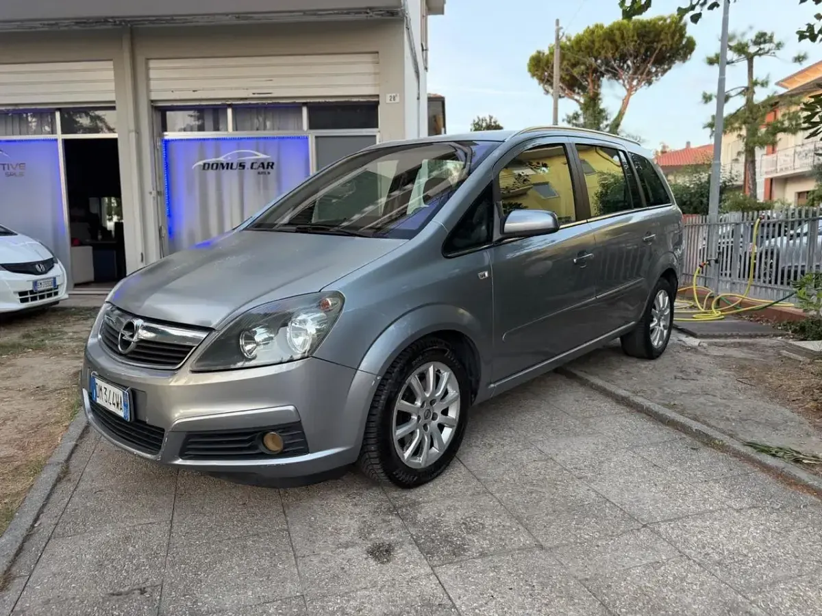 Usata Opel Zafira Cosmo 94 CV (69 kW) 2008 Monovolume