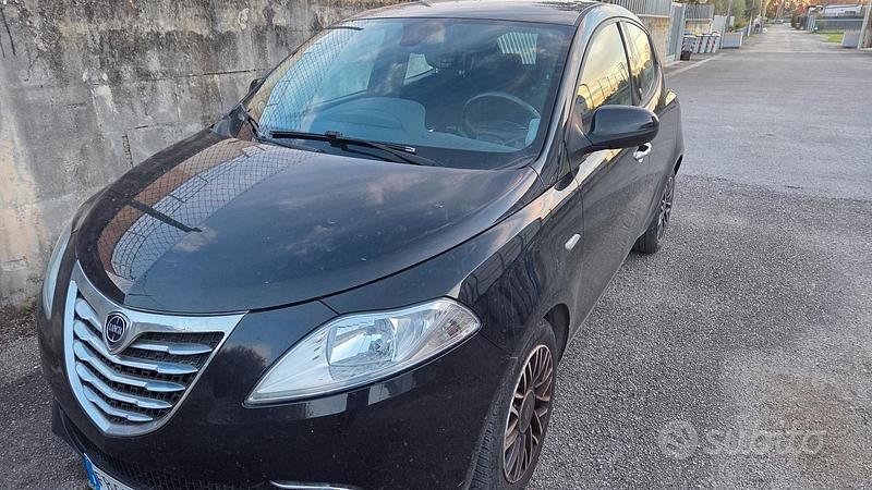 Usata Lancia Ypsilon 95 CV (69 kW) 2015 Nero Utilitaria