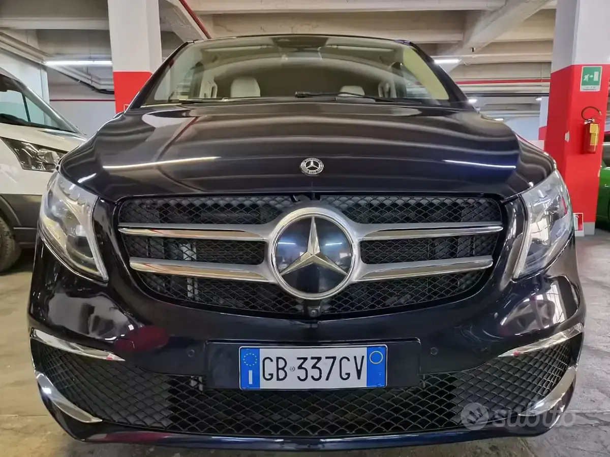 Usata Mercedes V220 Premium 163 CV (119 kW) 2020 Blu Monovolume