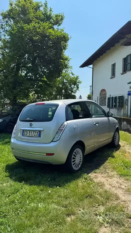 Usata Lancia Ypsilon 77 CV (56 kW) 2011 Grigio Utilitaria