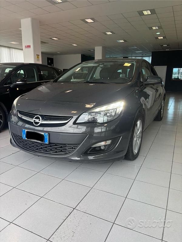 Usata Opel Astra Cosmo 110 CV (80 kW) 2014 Grigio Berlina