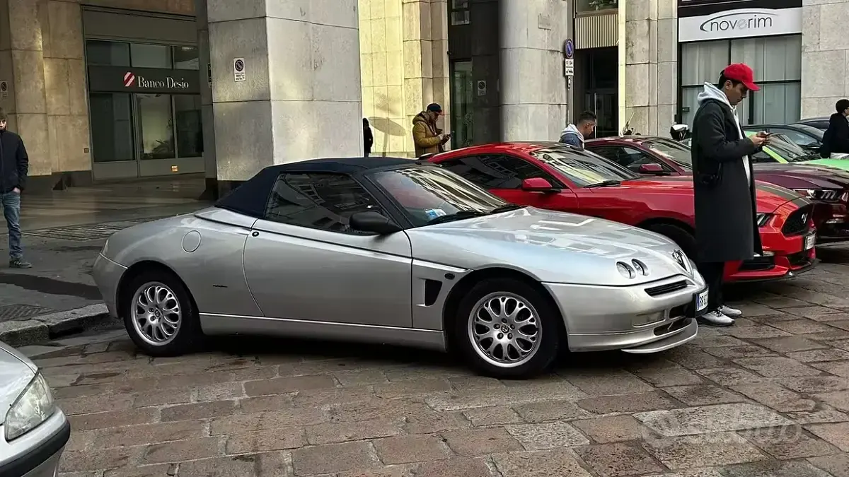 Usata Alfa Romeo Spider 155 CV (114 kW) 1999 Grigio Cabrio