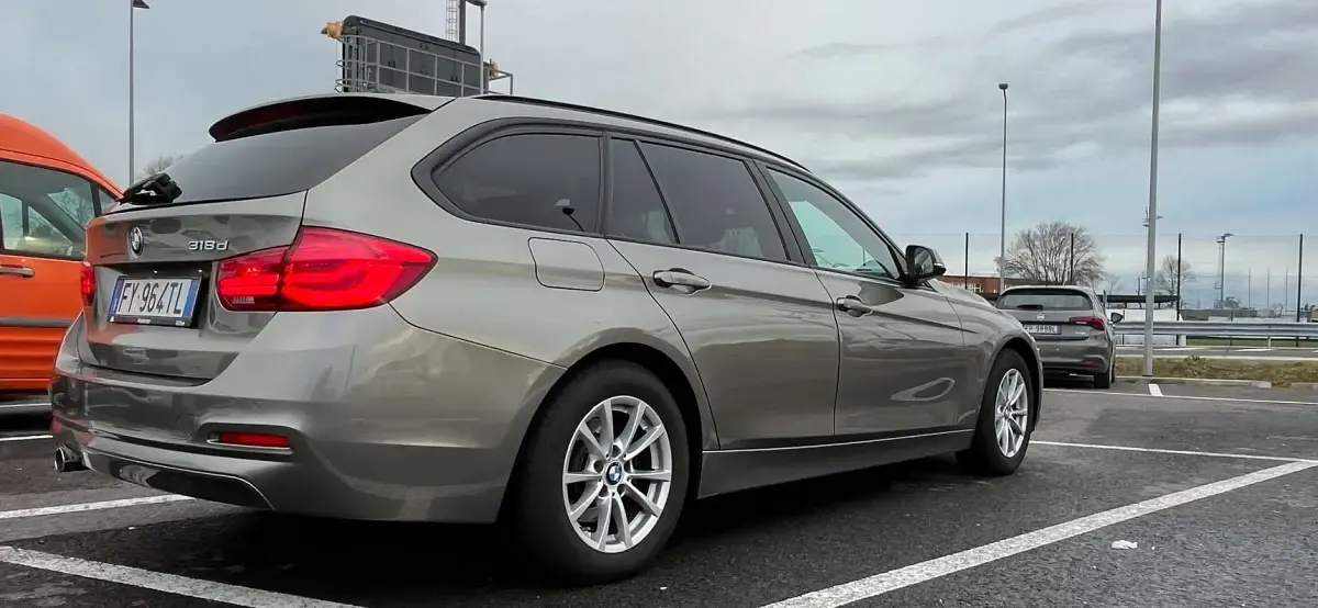 Usata BMW 318 150 CV (110 kW) 2019 Grigio Station wagon