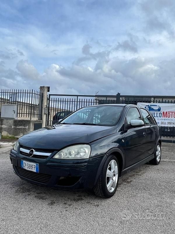 Usata Opel Corsa 68 CV (50 kW) 2005 Verde Utilitaria