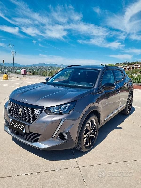 Usata Peugeot 2008 Allure 100 CV (73 kW) 2022 Grigio SUV