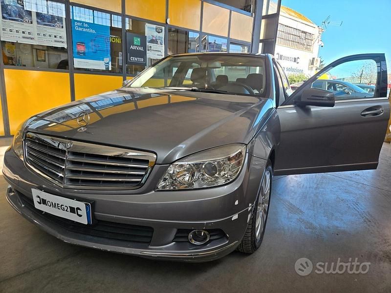 Usata Mercedes C220 170 CV (125 kW) 2011 Grigio Berlina