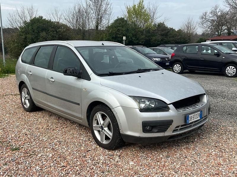 Begagnad Ford Focus 90 HK (66 kW) 2007 Silver Kombi