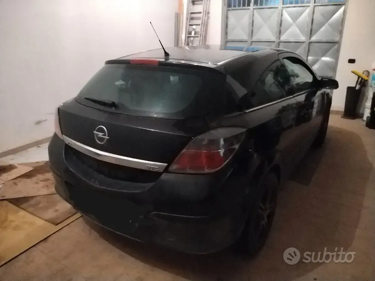 Usata Opel Astra GTC 136 CV (100 kW) 2006 Coupé