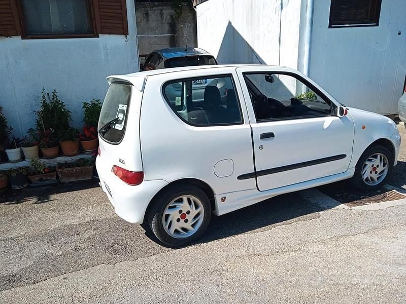 Usata Fiat 600 54 CV (39 kW) 2000 Bianco Berlina