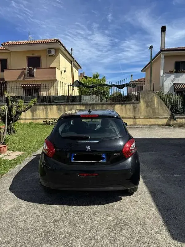 Usata Peugeot 208 Active 68 CV (50 kW) 2013 Nero Utilitaria