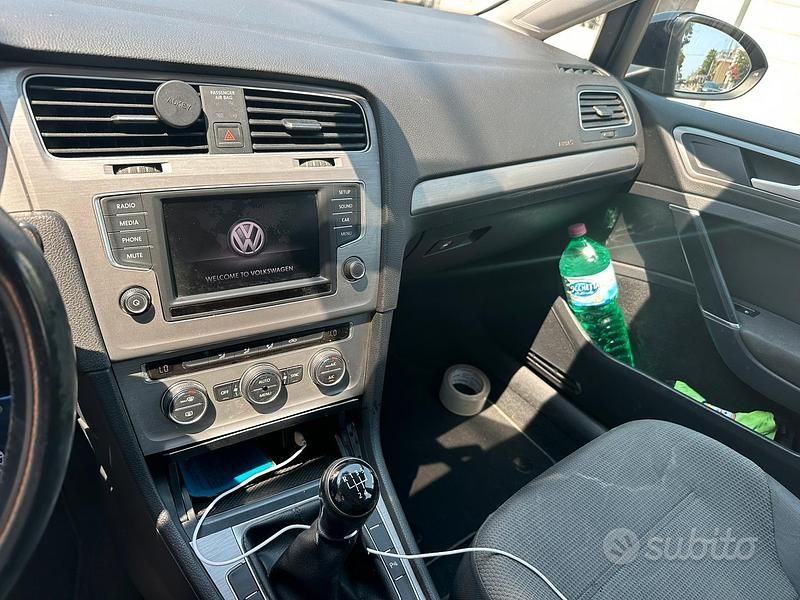 Usata VW Golf VII 110 CV (80 kW) 2016 Nero Station wagon