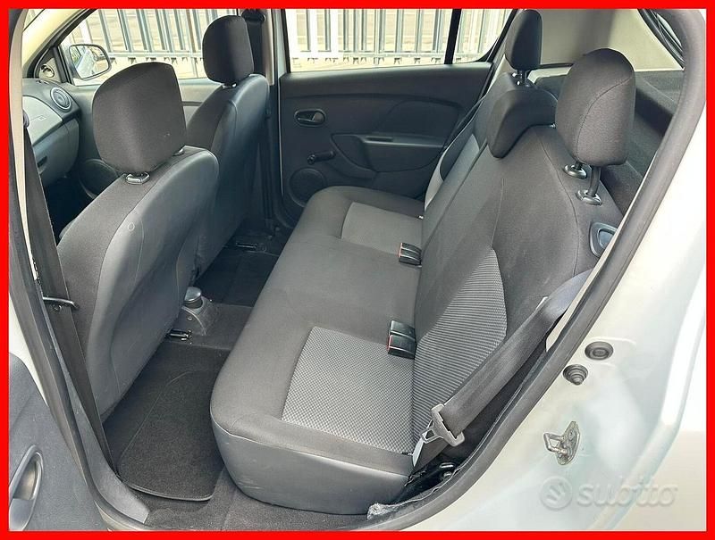 Begagnad Dacia Sandero Lauréate 75 HK (55 kW) 2013 Vit Sedan