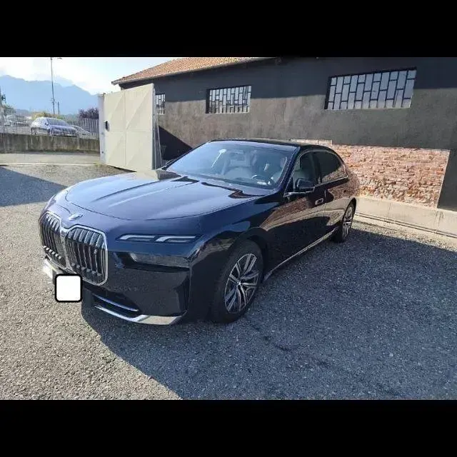 Usata BMW i7 396 kW (539 CV) 2023 Blu Berlina
