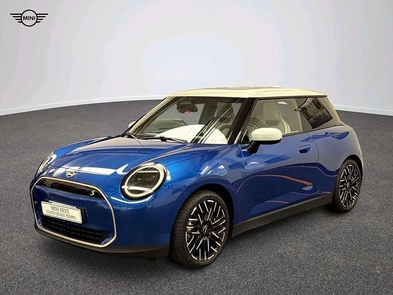 Blu/azzurro Usata 2025 Mini Cooper SE Favoured Utilitaria | 32.499 € (Molto cara) - Immagine 1/4