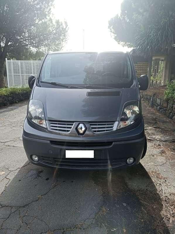Usata Renault Trafic Black Edition 145 CV (106 kW) 2011 Grigio Monovolume