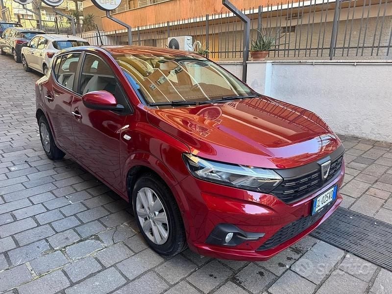 Usata Dacia Sandero Comfort 91 CV (66 kW) 2022 Rosso Utilitaria