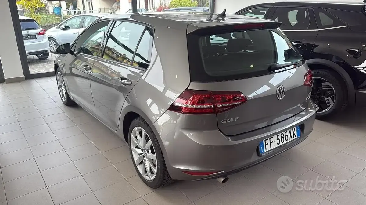 Używany VW Golf VII Executive 110 KM (80 kW) 2017 Żółty Sedan/Limuzyna